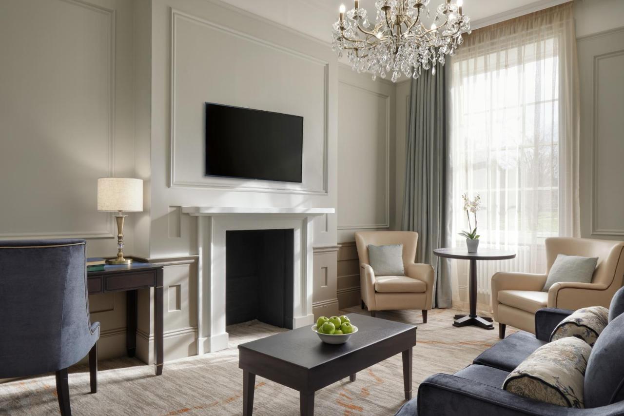 Ensana Buxton Crescent Hotel Buitenkant foto A living room at the hotel