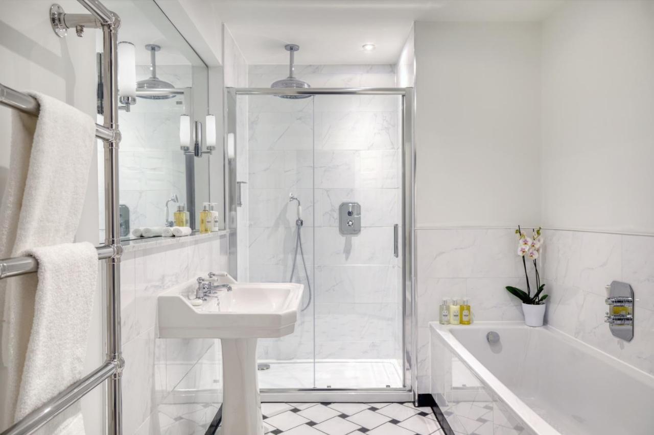Ensana Buxton Crescent Hotel Buitenkant foto A shower enclosure