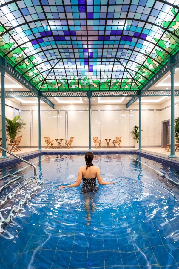 Ensana Buxton Crescent Hotel Buitenkant foto The swimming pool at the Bath Club